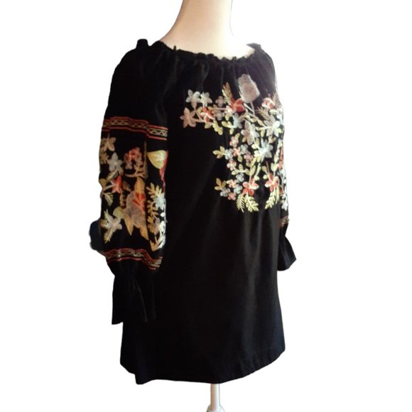 Free People Black Tunic. Beautiful embroidery. Size xs - Picture 1 of 6
